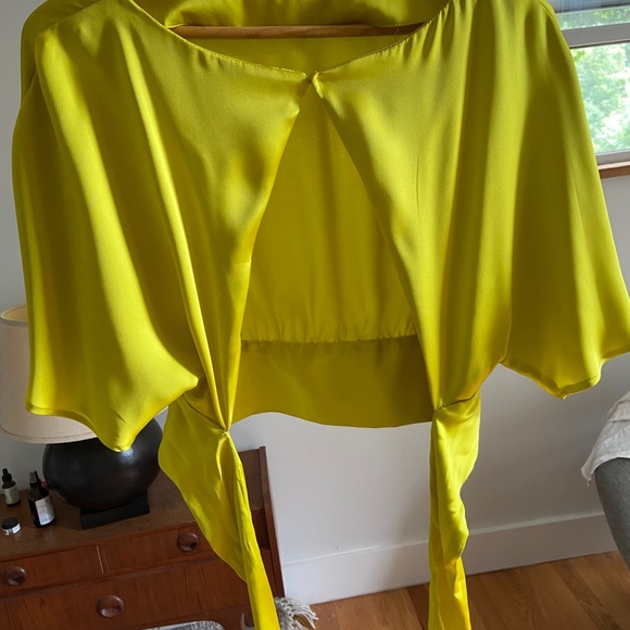 SATIN EFFECT OPEN BACK TOP - Picture 4 of 4